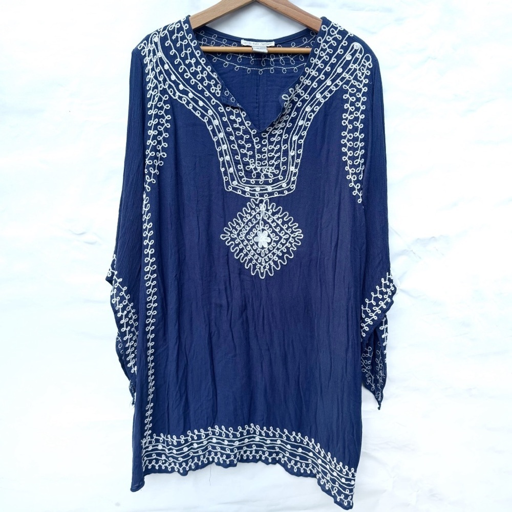 Cute options // blue, white embroidered gauzy tunic size large z26
